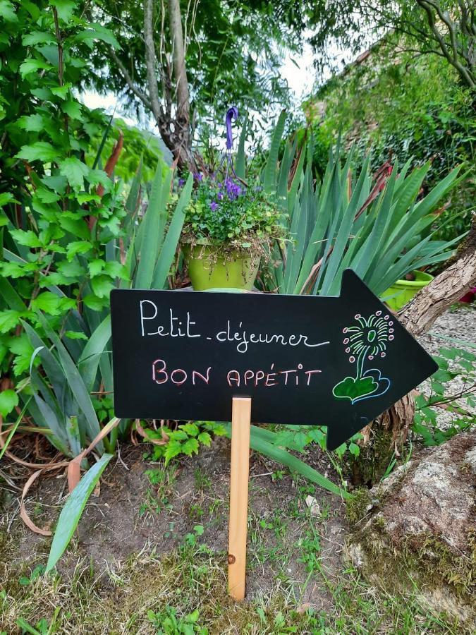 Le Logis Des 3 Coeurs Chambre La Boheme Saint-Cernin-de-lʼHerm Екстериор снимка